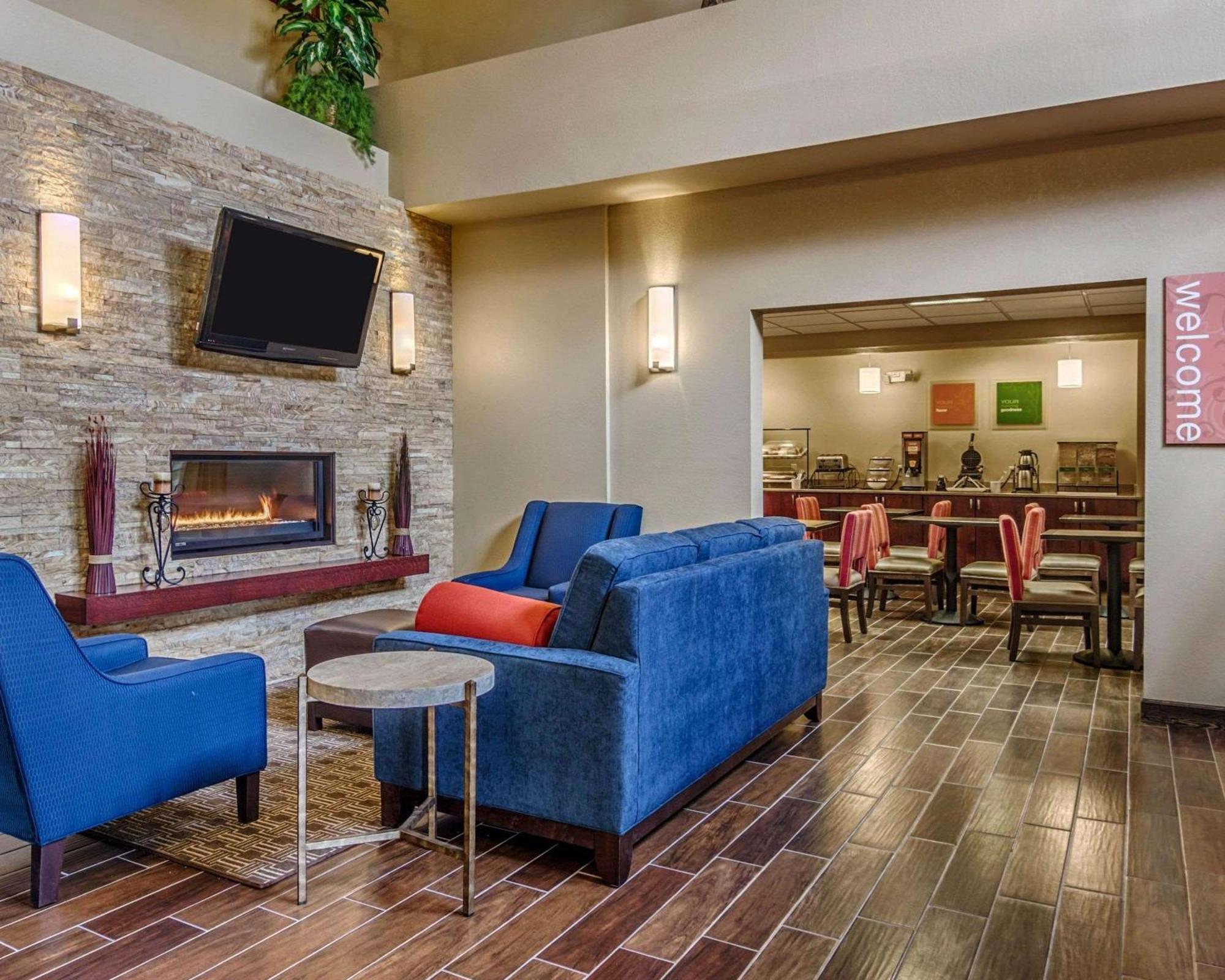 Comfort Inn & Suites Grafton-Cedarburg Exterior foto